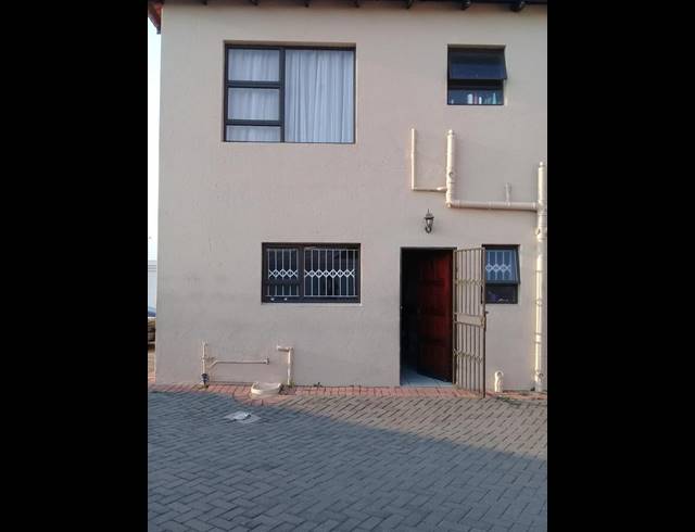 2 BEDROOM PROPERTY TO RENT IN KRUGERSDORP
